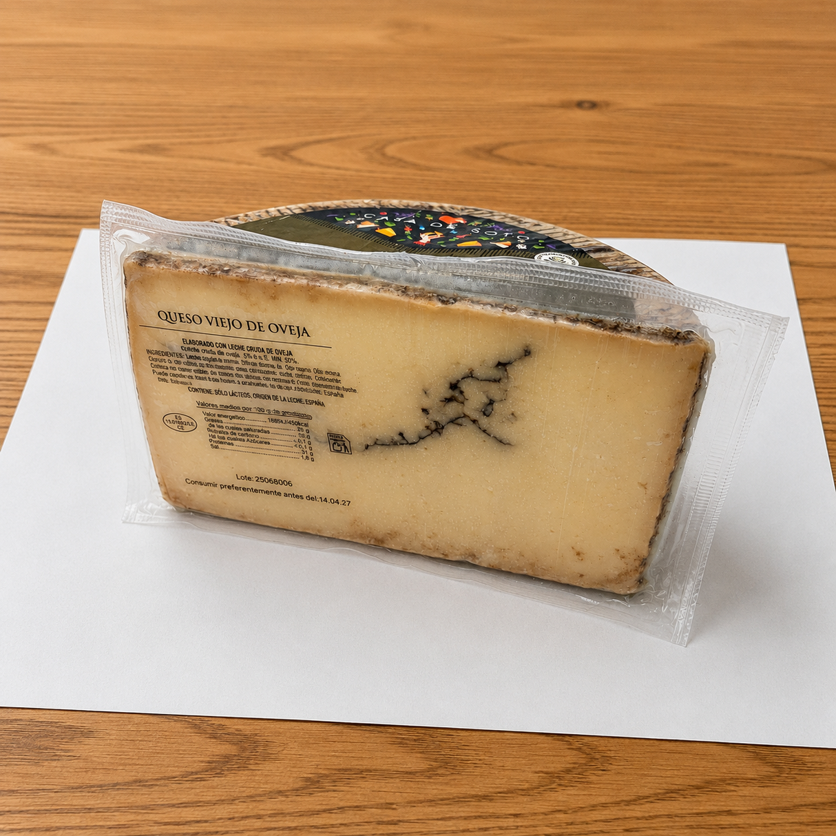 brandintas avienos sūris su juodaisiais trumais ~250 g.